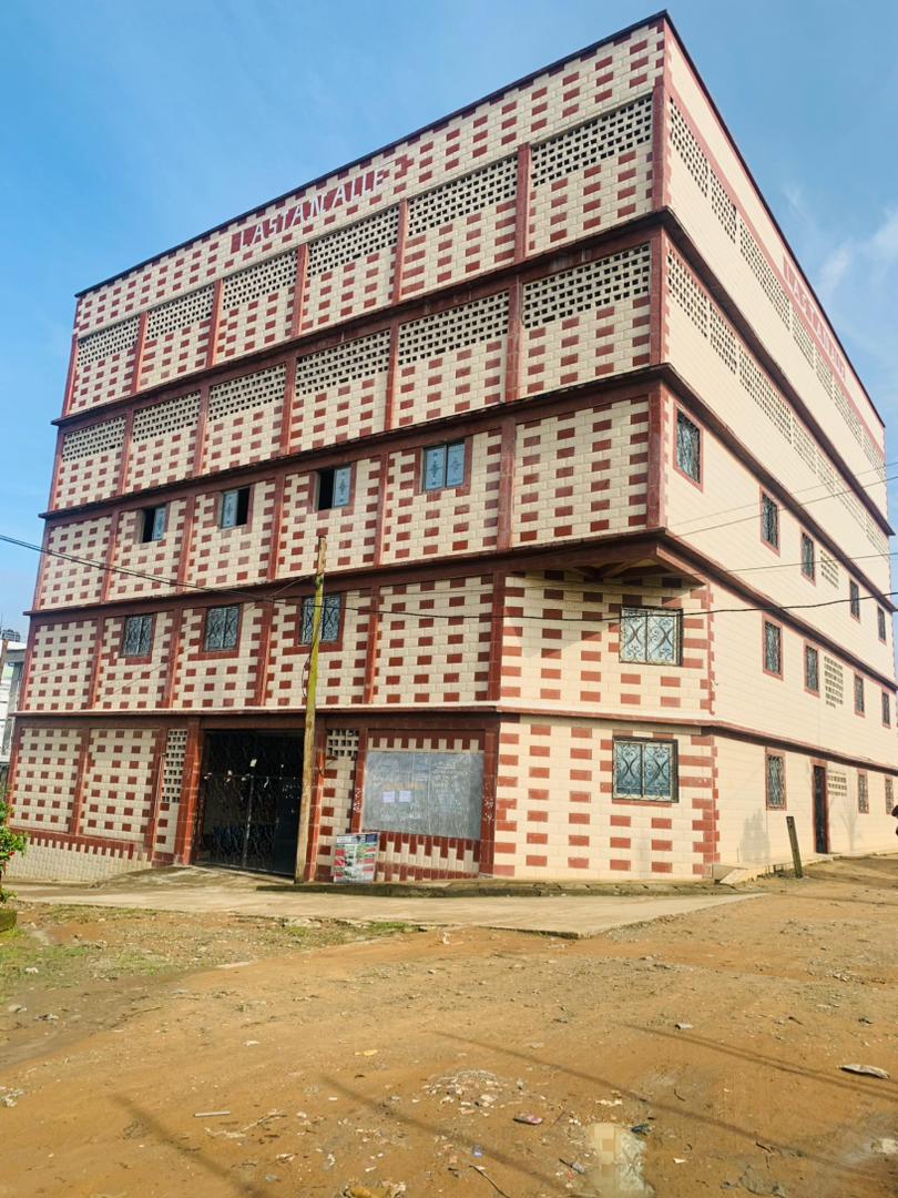 Ecole maternelle primaire bilingue.