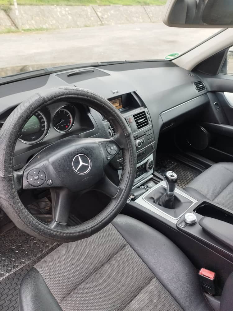 Mercedes class c 200 année 2010 manuelle essence 4cylindres