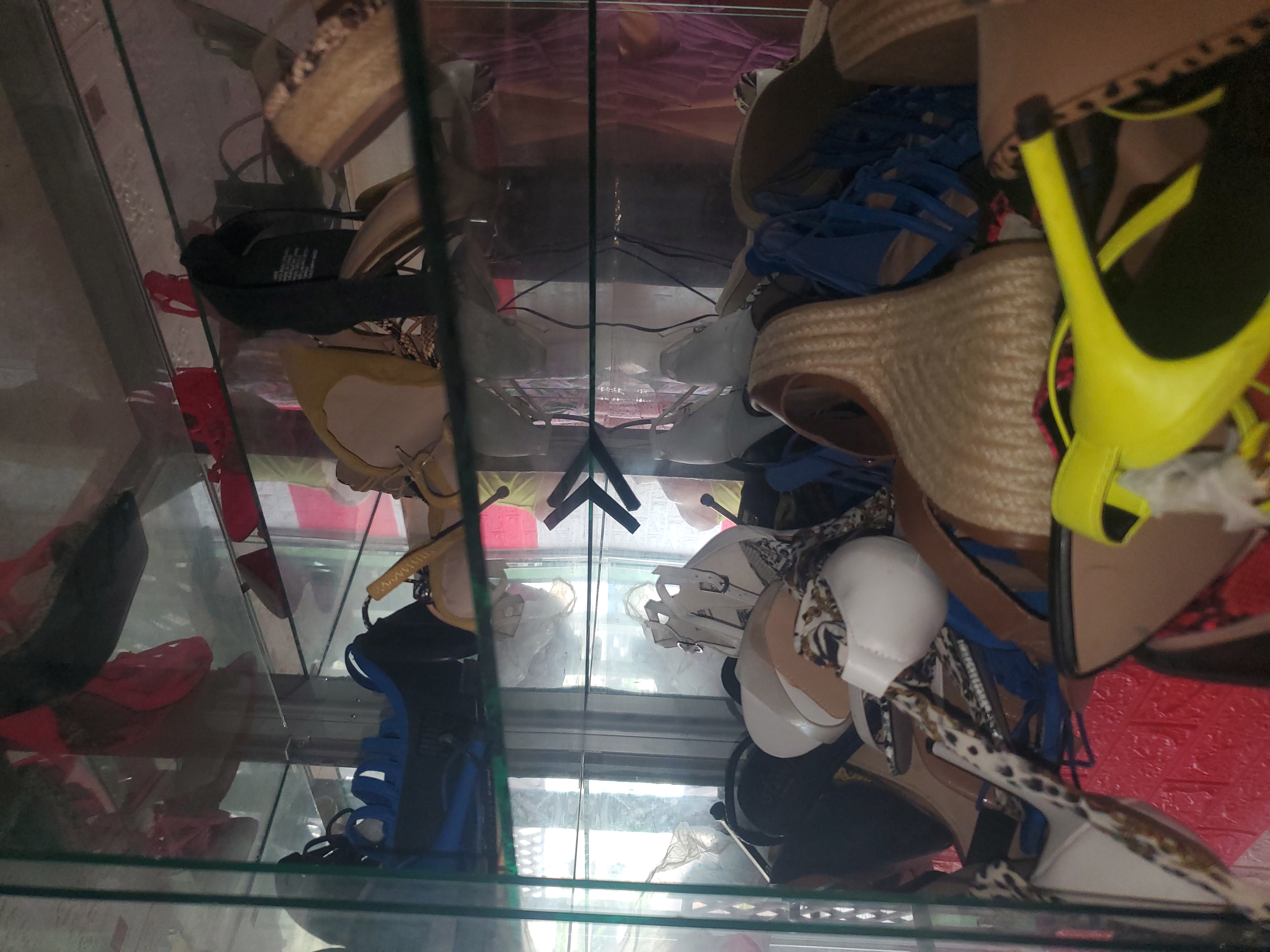 fond de commerce d'un shopping a vendre visible a makeppe axe principal