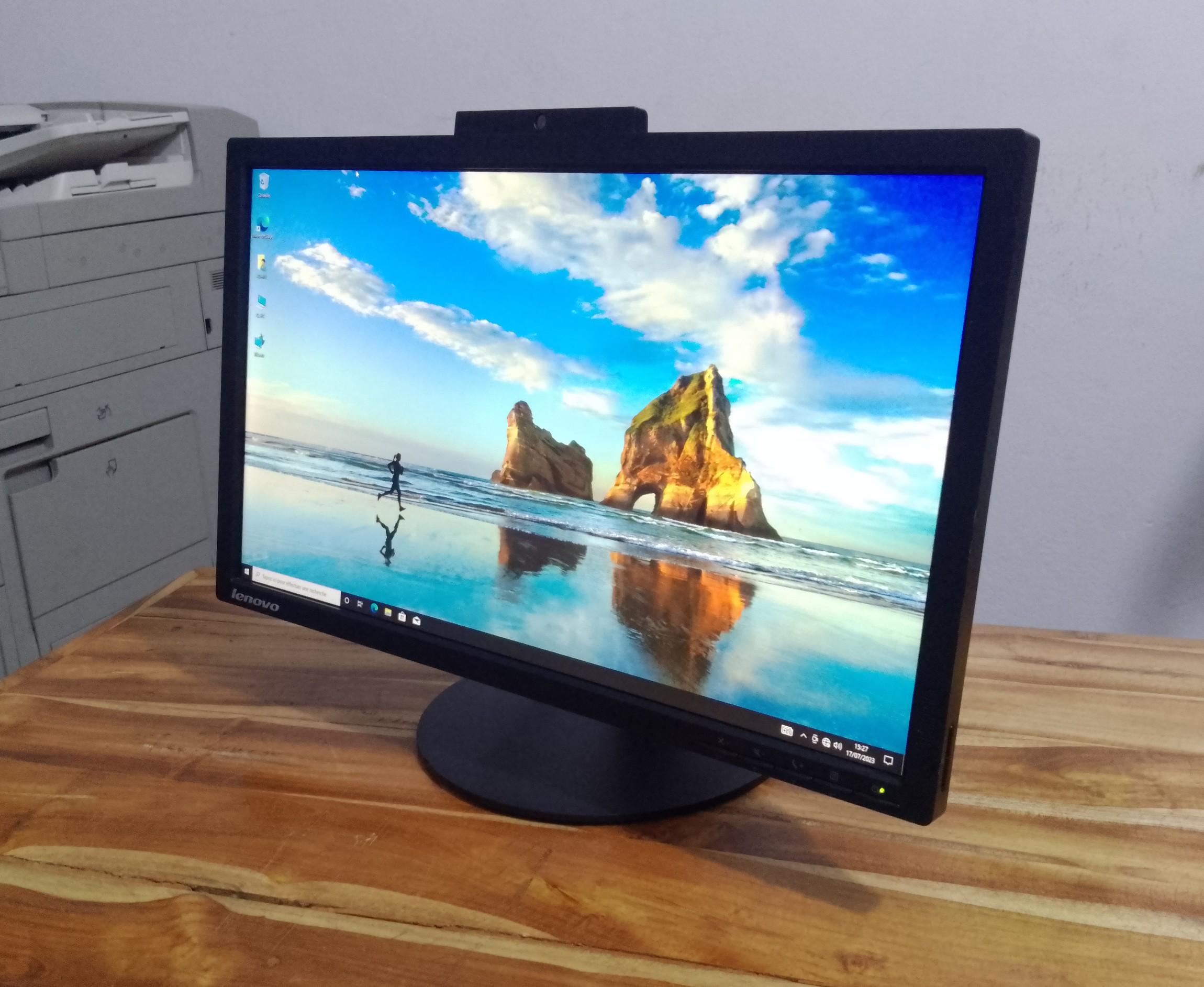 Moniteur LENOVO 22 pouces - webcam intégrée