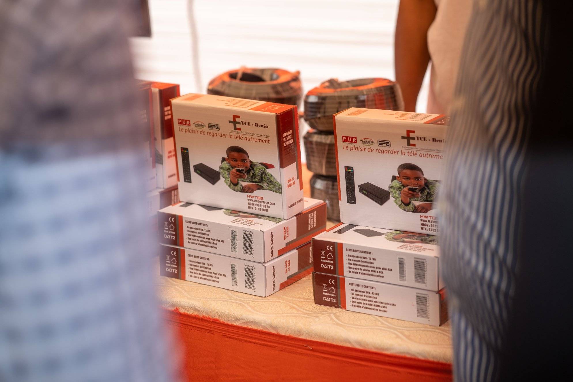 Decodeur TNT BENIN + ANTENNE à vendre contactez nous : 97254276