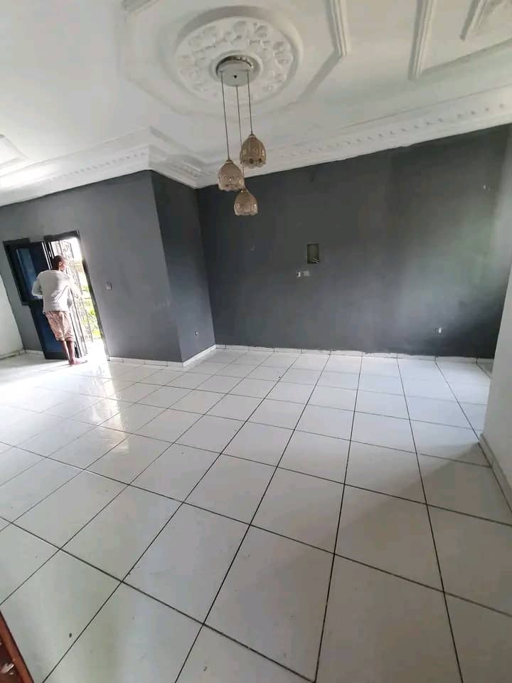 vaste duplex a louer a makeppe bien propre