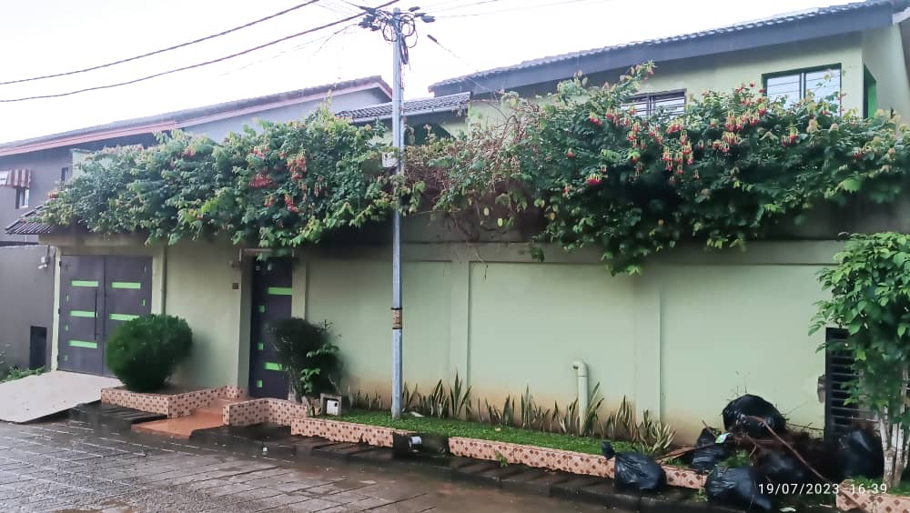 VENTE À COCODY RIVIERA PALMERAIE CITÉ SIPIM4 : UNE VILLA DUPLEX 4 PIÈCES.