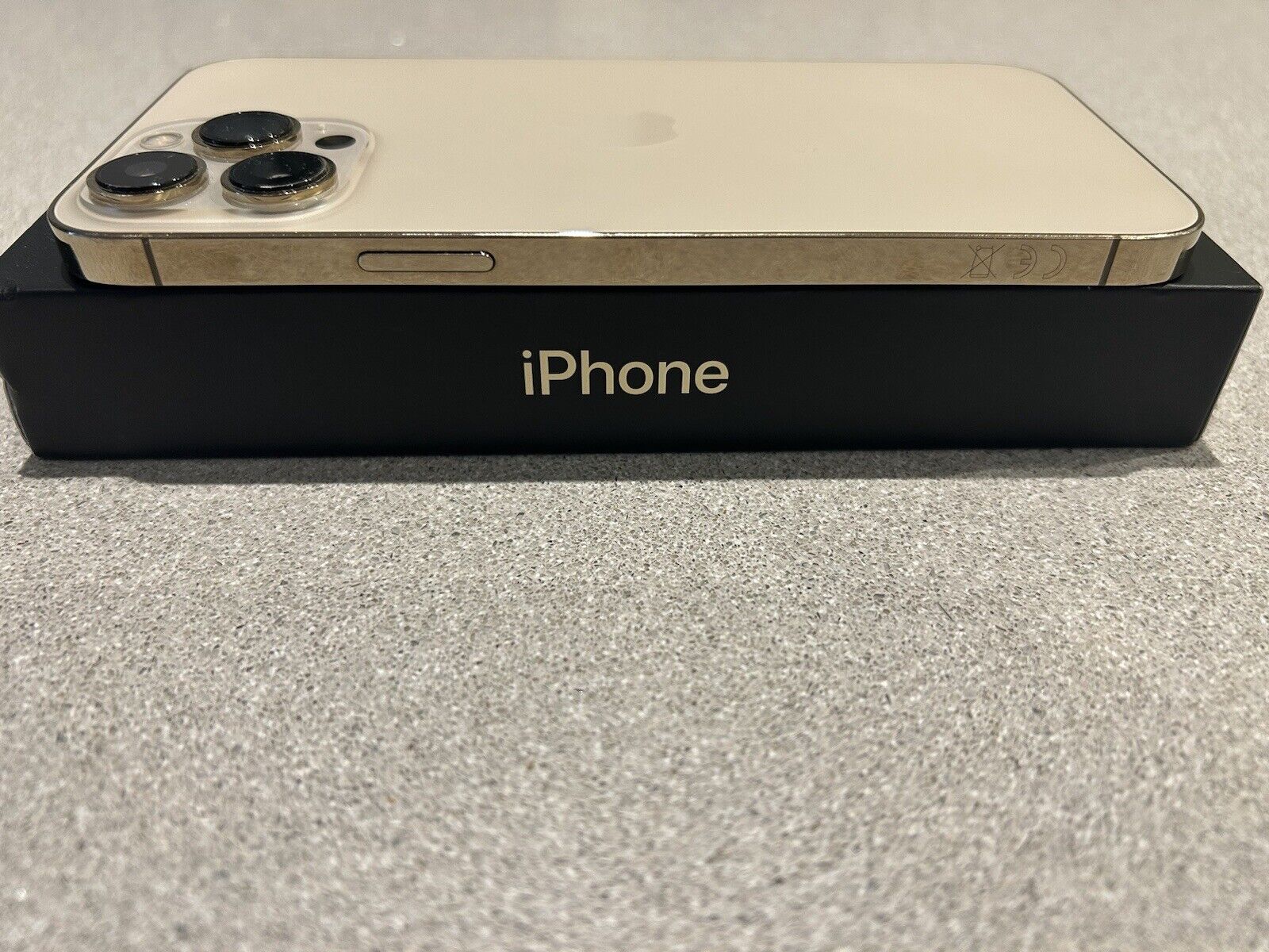 Apple iPhone 16 Pro Max 256 Go Titanium Desert débloqué reconditionné