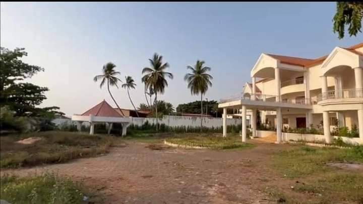 VENTE D'UN MINI PALAIS SUR 3600m² À TAOUYAH VENTE D'UN MINI PALAIS SUR 3600m² À TAOUYAH