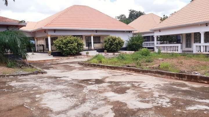 UN GÉANT COMPLEXE AMÉRICAIN À VENDRE