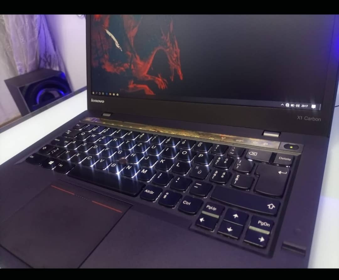 lenovo X1 i7 , MacBook pro i7