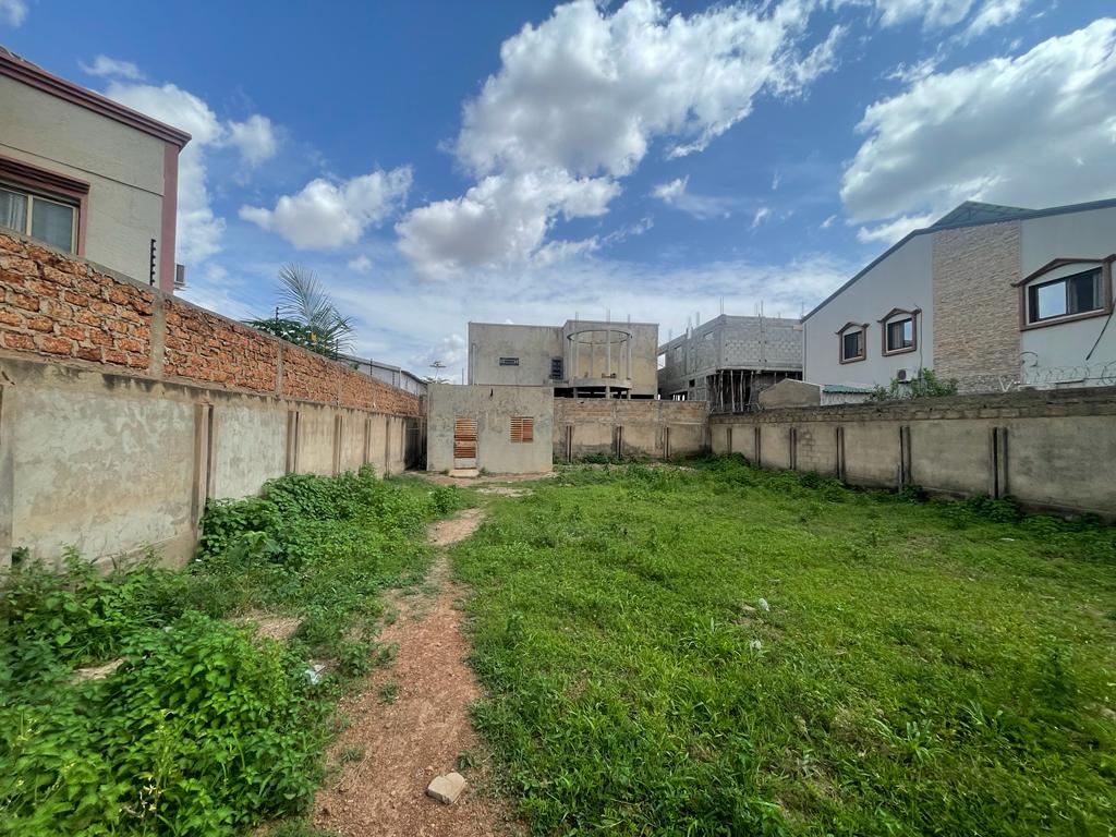Rare parcelle de 400m2 à Ouaga 2000 Zone C à droite de la RN5 juste après la trame d'accueil Rare parcelle de 400m2 à Ouaga 2000 Zone C à droite de la RN5 juste après la trame d'accueil