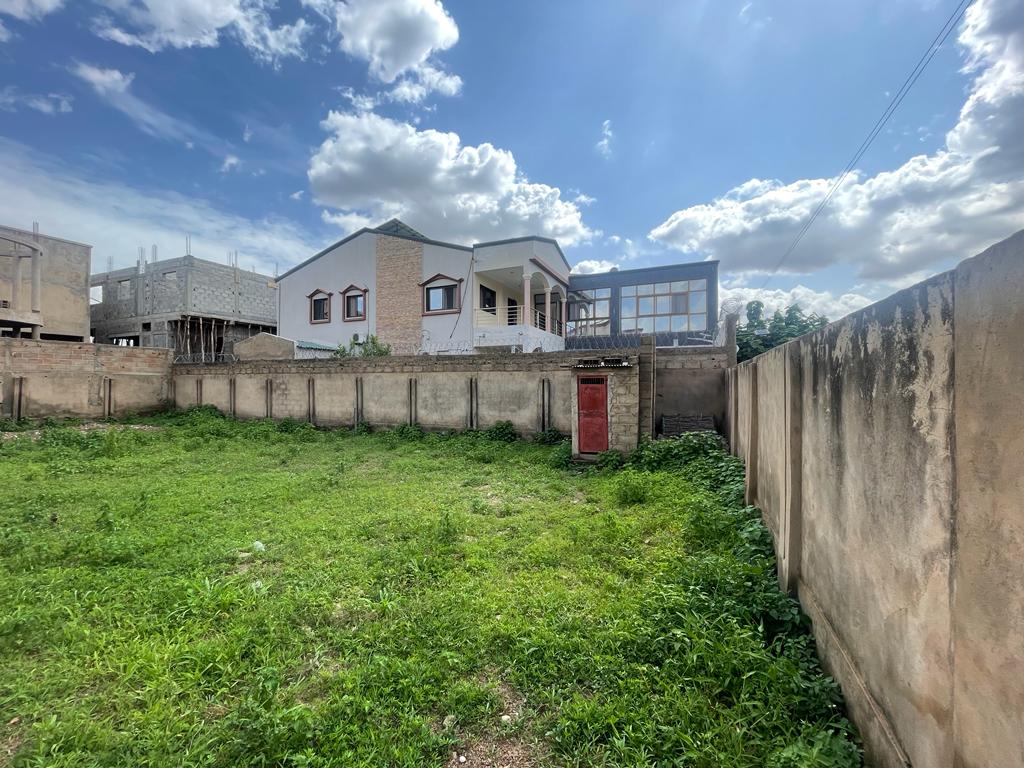 Rare parcelle de 400m2 à Ouaga 2000 Zone C à droite de la RN5 juste après la trame d'accueil Rare parcelle de 400m2 à Ouaga 2000 Zone C à droite de la RN5 juste après la trame d'accueil