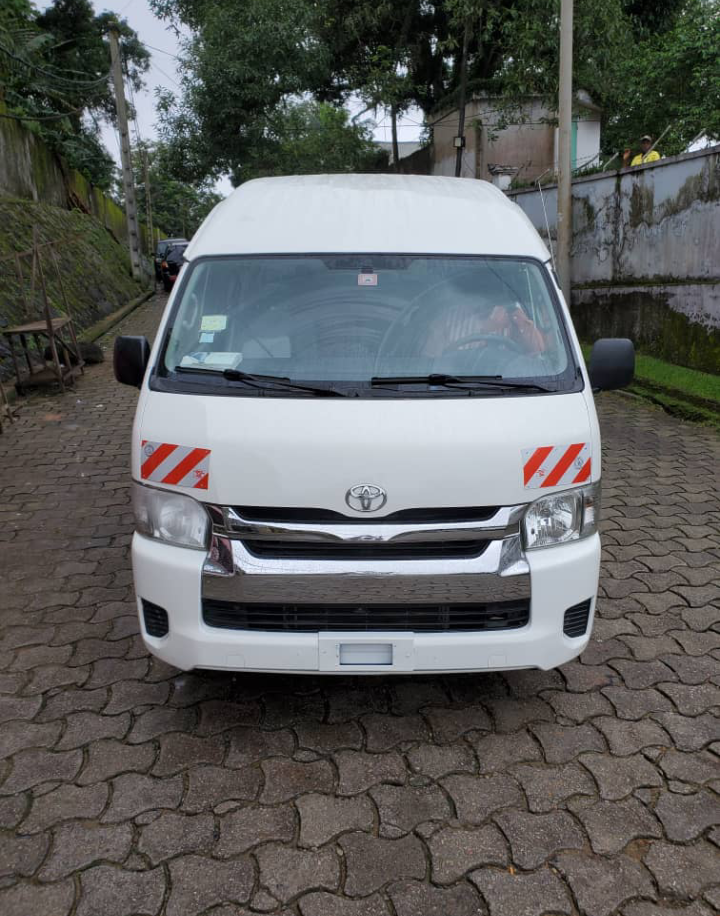 Toyota hiace 2015