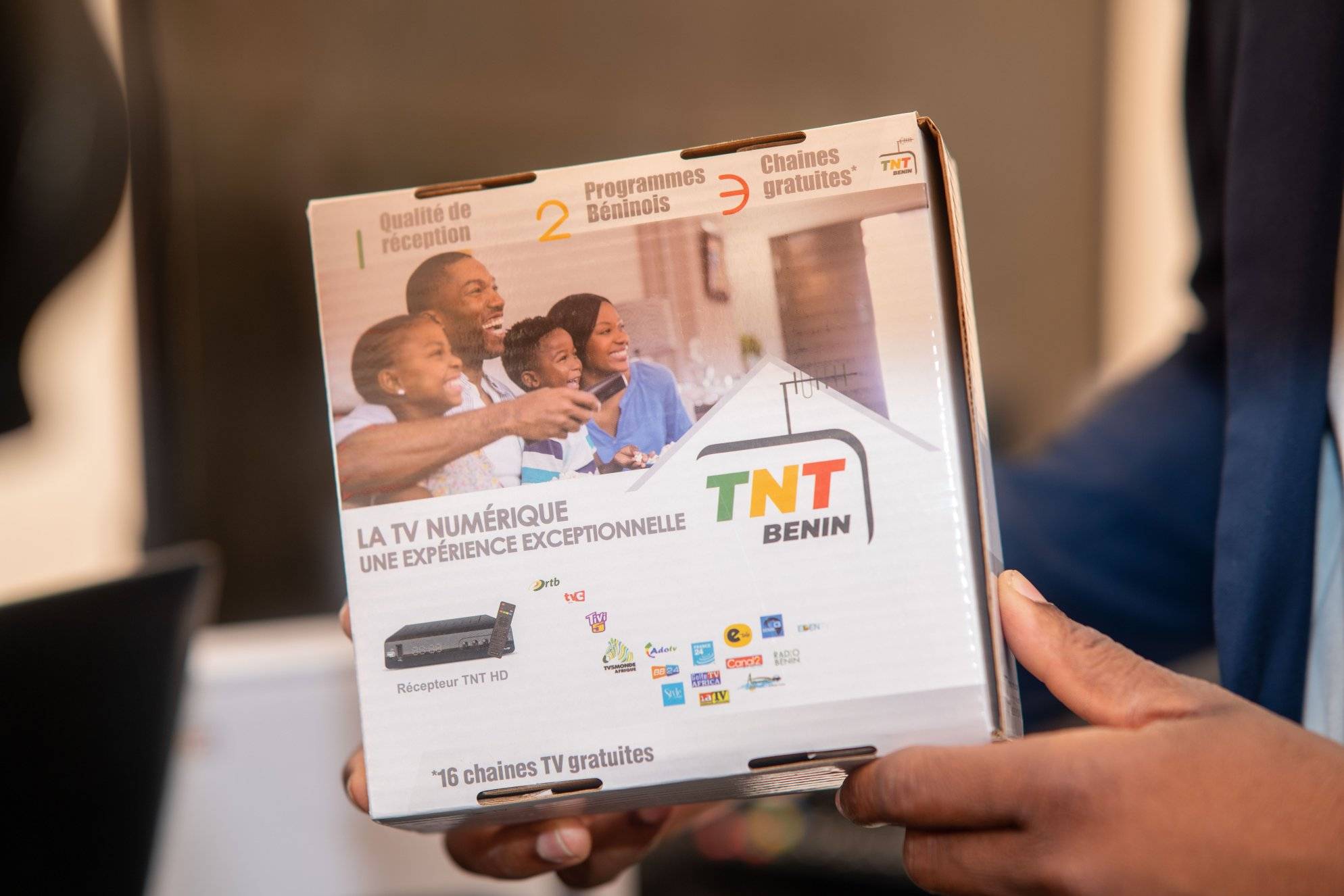 Pour l'achat des decodeurs TNT BENIN veuillez nous contactez livraison et installation disponible .