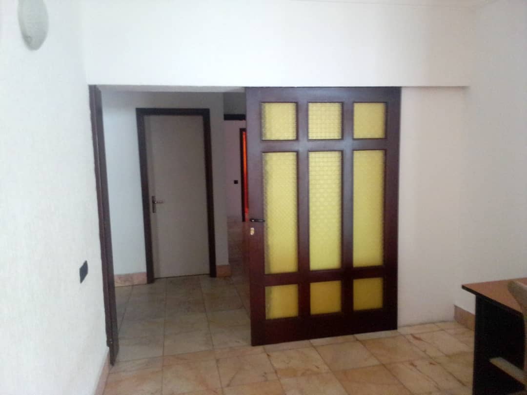 Appartement(RDC) bon standing avec piscine à la Sablière