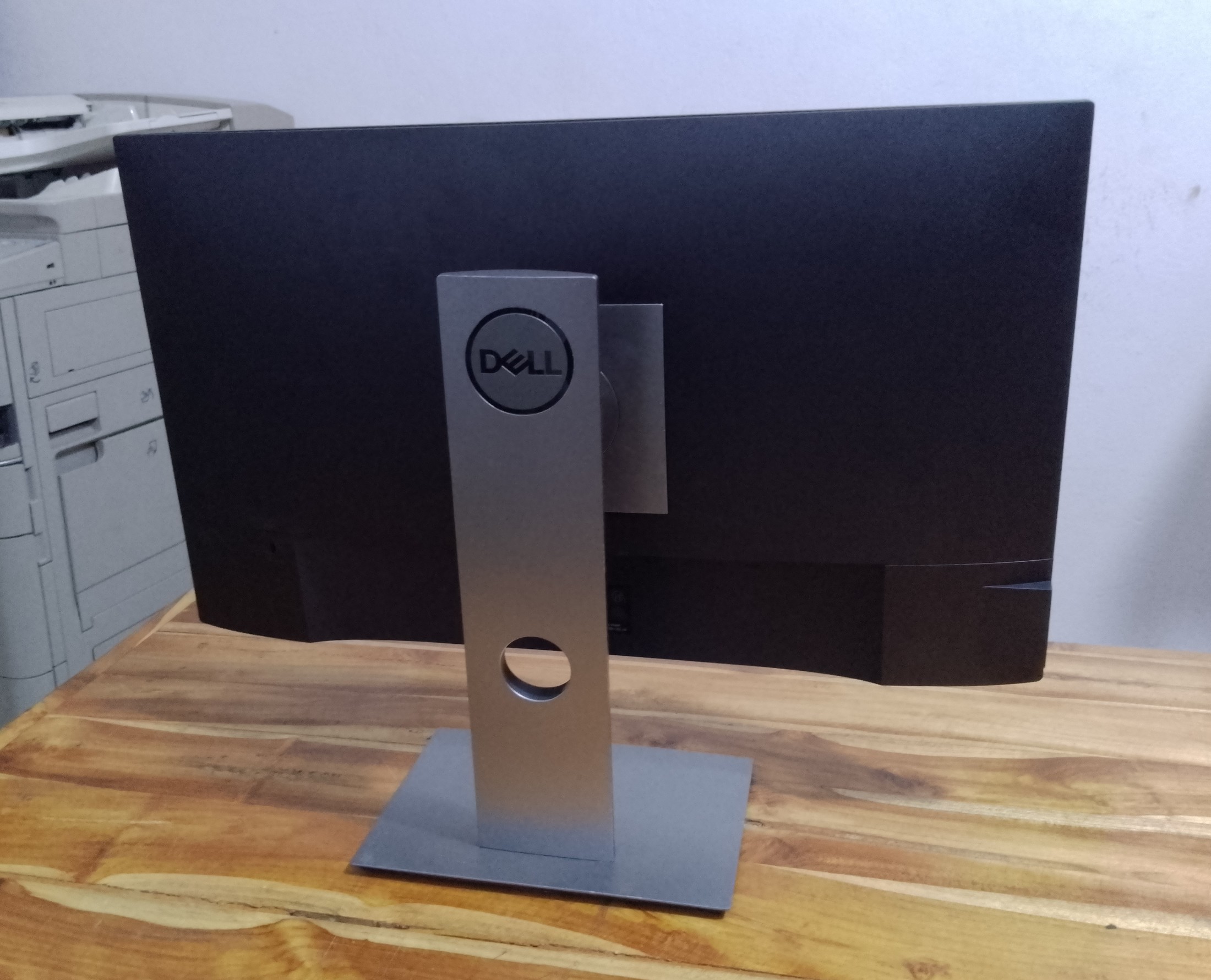 Moniteur LED DELL 24 pouces à bords fins