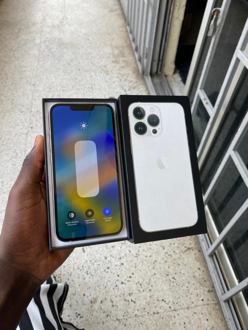 IPhone 13pro 128go CE très très propre d'origine sans égratignures