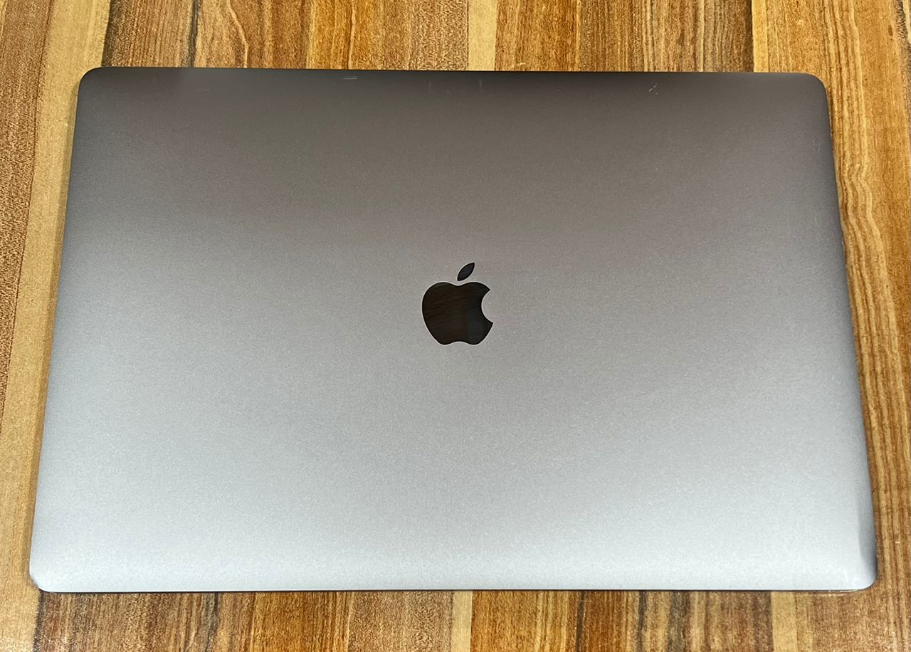 PC MacBook Pro Touch Bar Core i9 (Retina 15 pouce 2019)