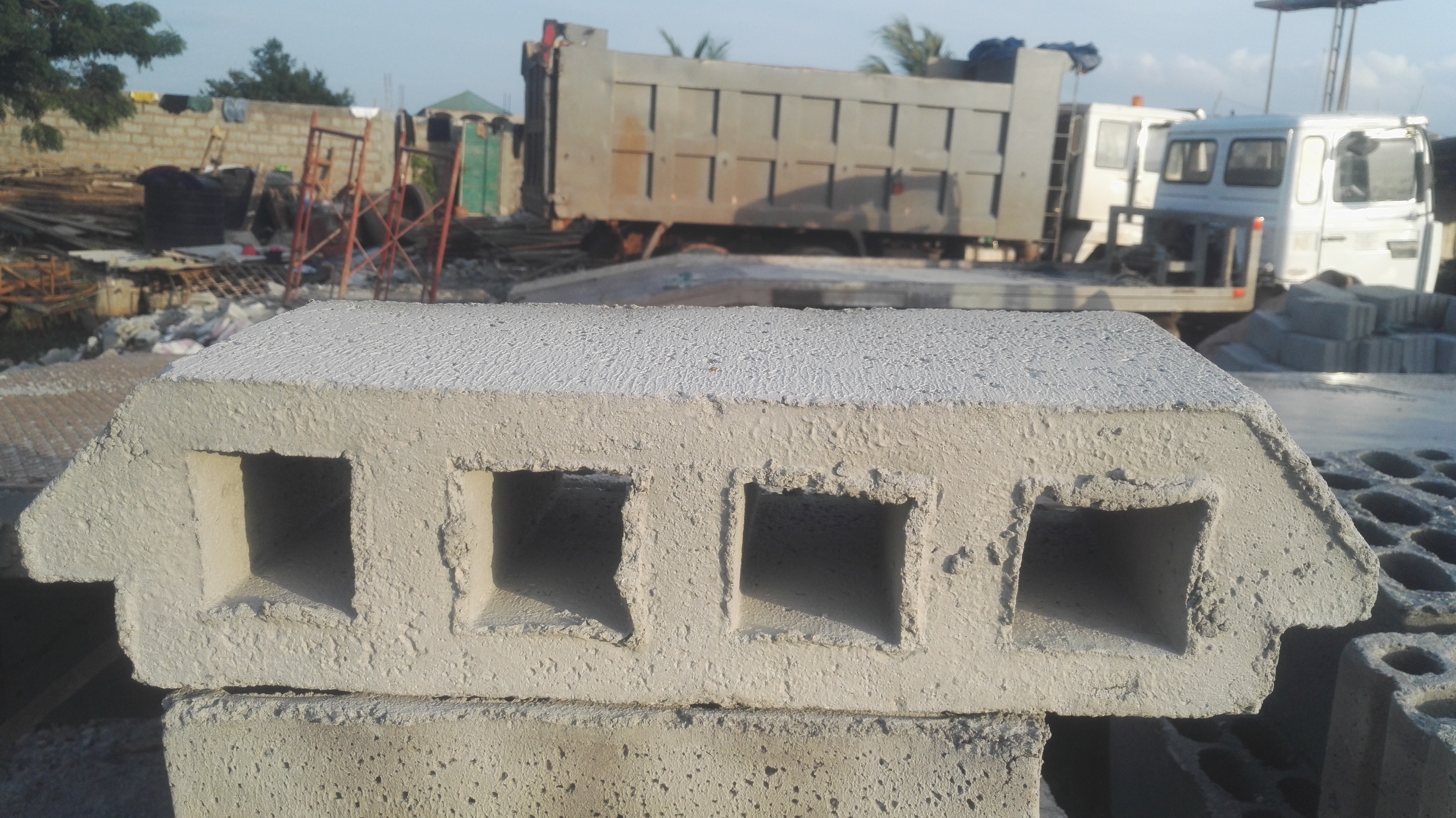 BRIQUES DE CONSTRUICTION TRES SOLIDE PAS CHER