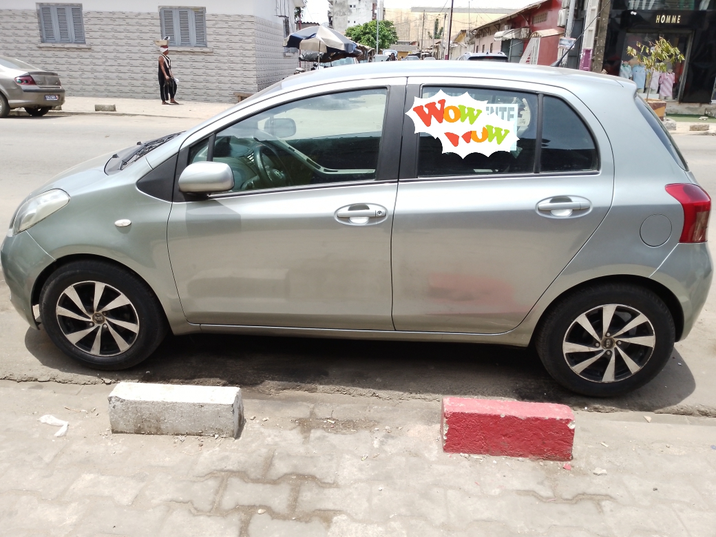 Toyota Yaris 2006Lettre HG