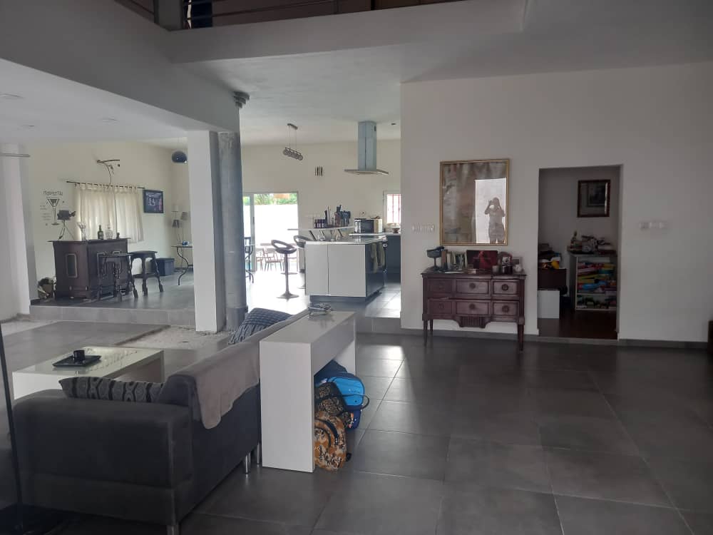 À LOUER UNE VILLA AVEC PISCINE À BAGUIDA