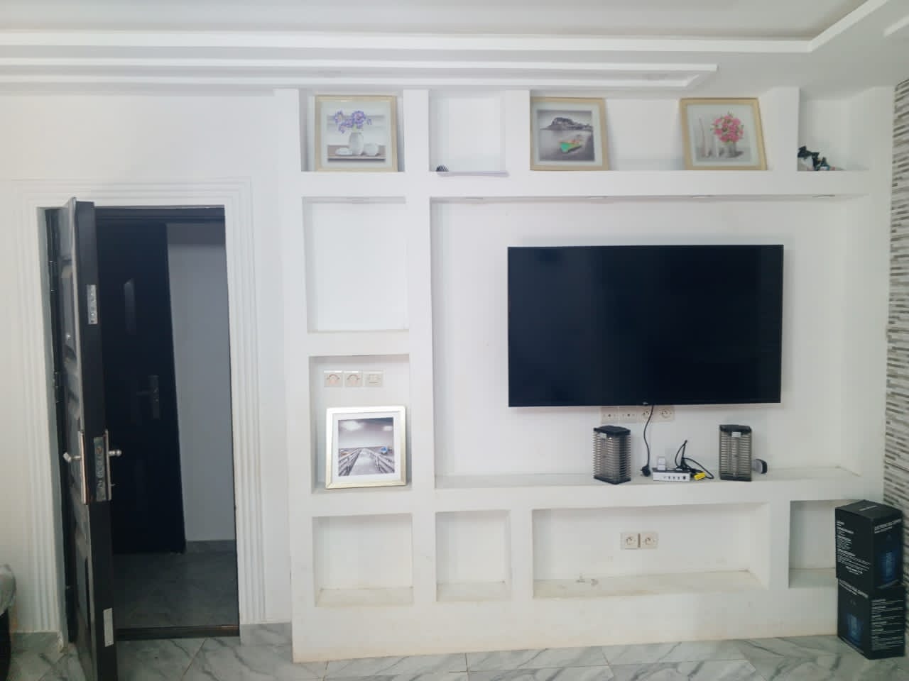 LIQUIDATION D'UNE VILLE MEUBLÉE À AMANDAHOMÉ