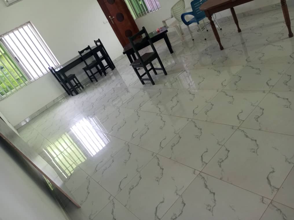 LOCATION VILLA R+1 POUVANT SERVIR DE BUREAU OU HABITATION DANS LA BELLE CITÉ ARCONVILLE