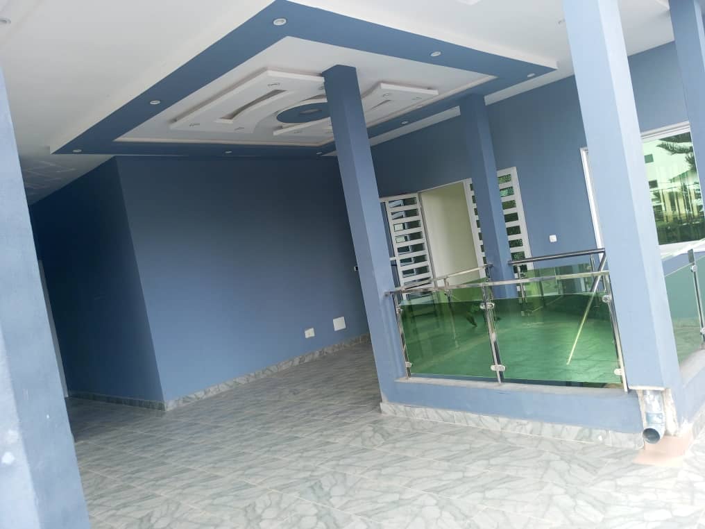 LOCATION VILLA R+1 POUVANT SERVIR DE BUREAU OU HABITATION DANS LA BELLE CITÉ ARCONVILLE