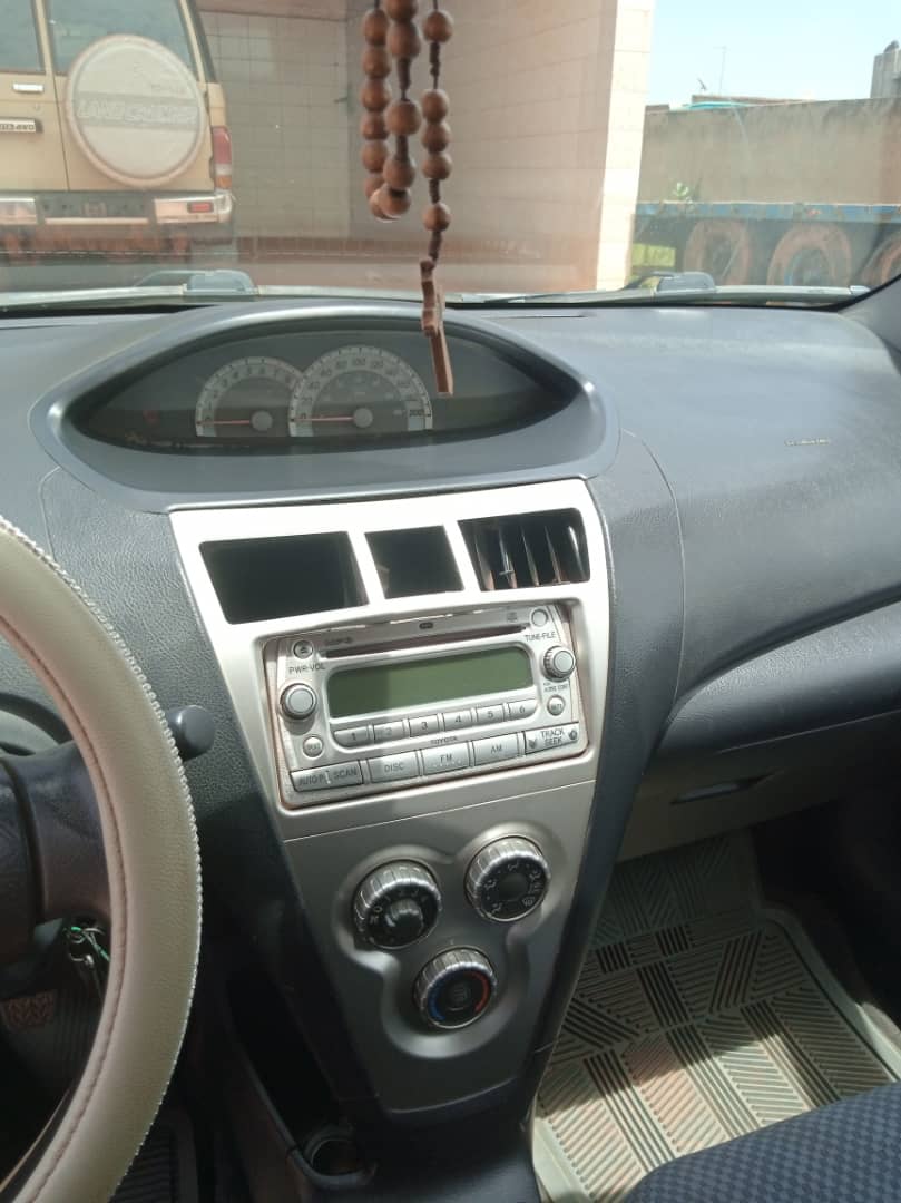 Toyota yaris berline Toyota yaris berline