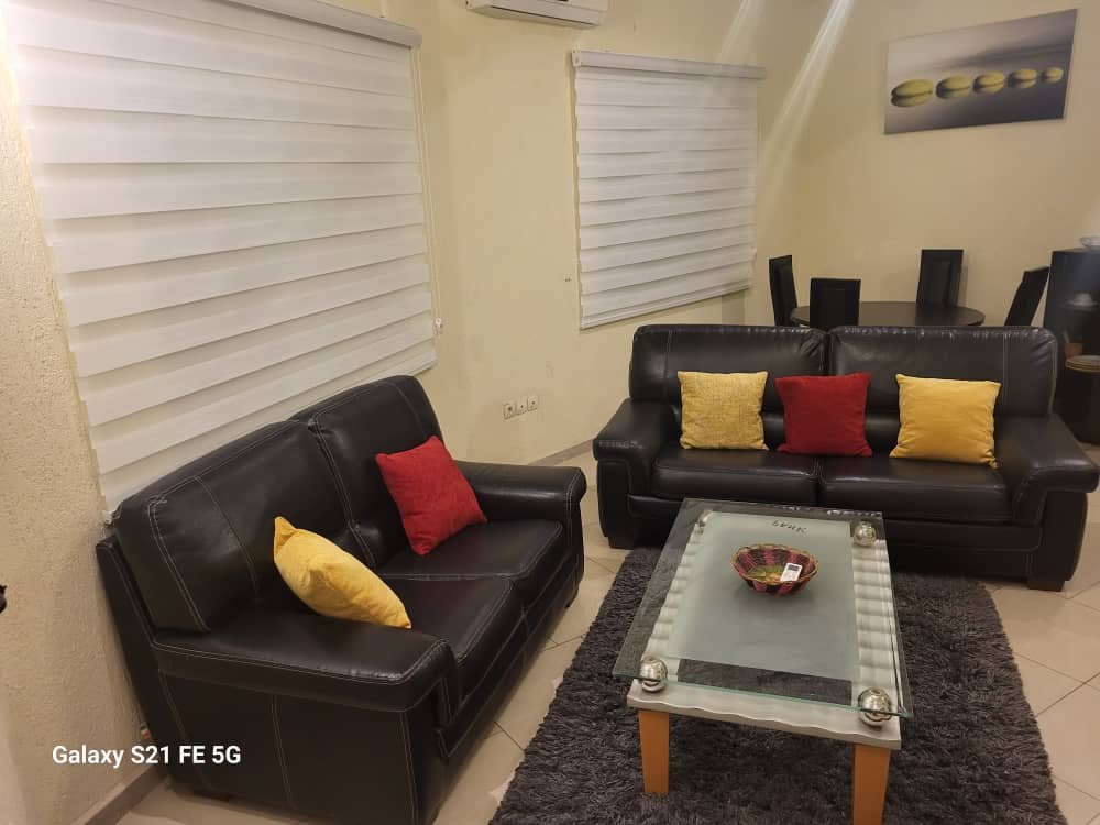 appartement meublé haut standing de 2 chambres salon ( 3 pièces) à louer à Cotonou Fidjrossè plage