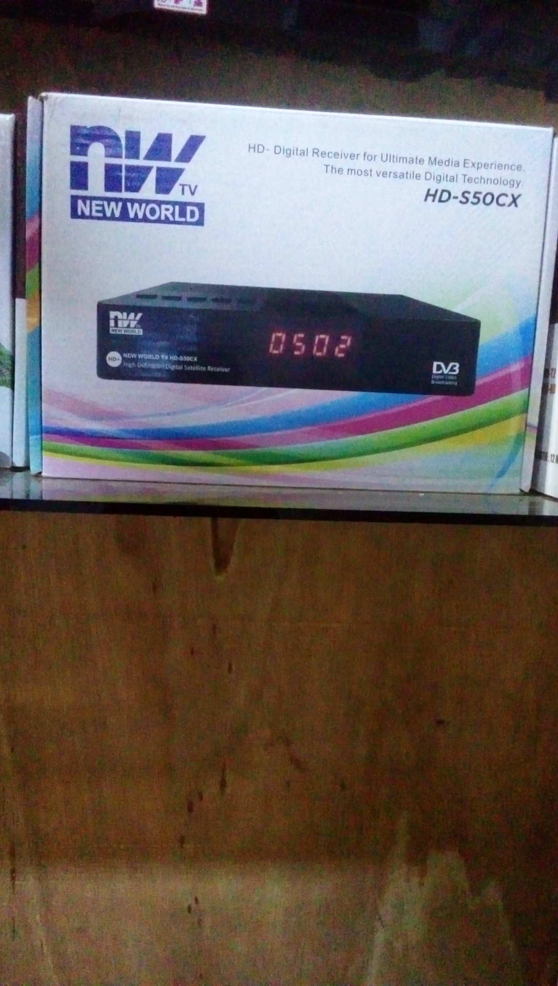 Décodeur NEW World disponible réabonnement NEW WORLD disponible également