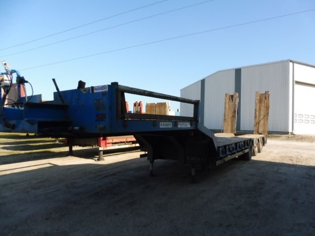 SEMI REMORQUE PORTE ENGINS