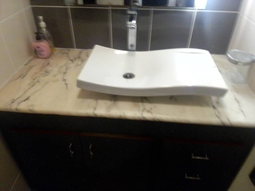 A louer grande résidence luxueuse 1ère main splittée à Avorobam