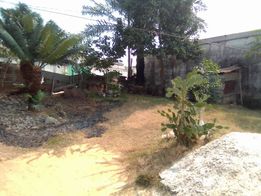 DEMI TERRAIN A LOANDJILI