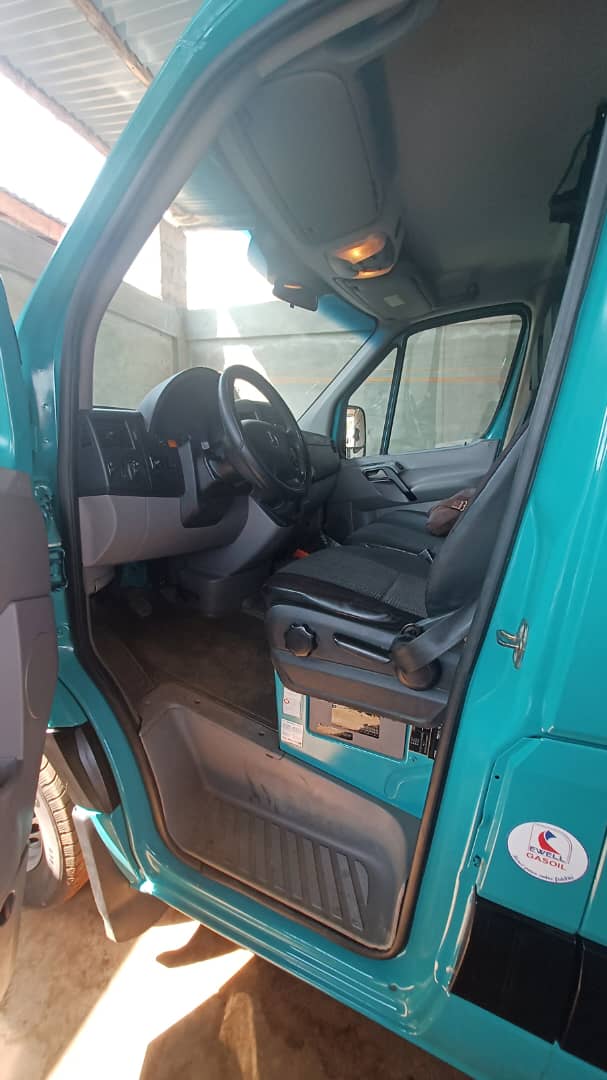 BUS NEUF MERCEDES SPRINTER ANNÉE 2011 PLACES 22
