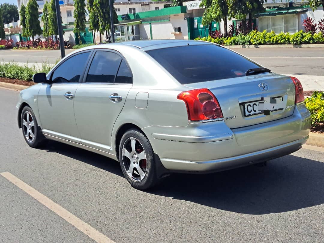 TOYOYA Avensis 2005