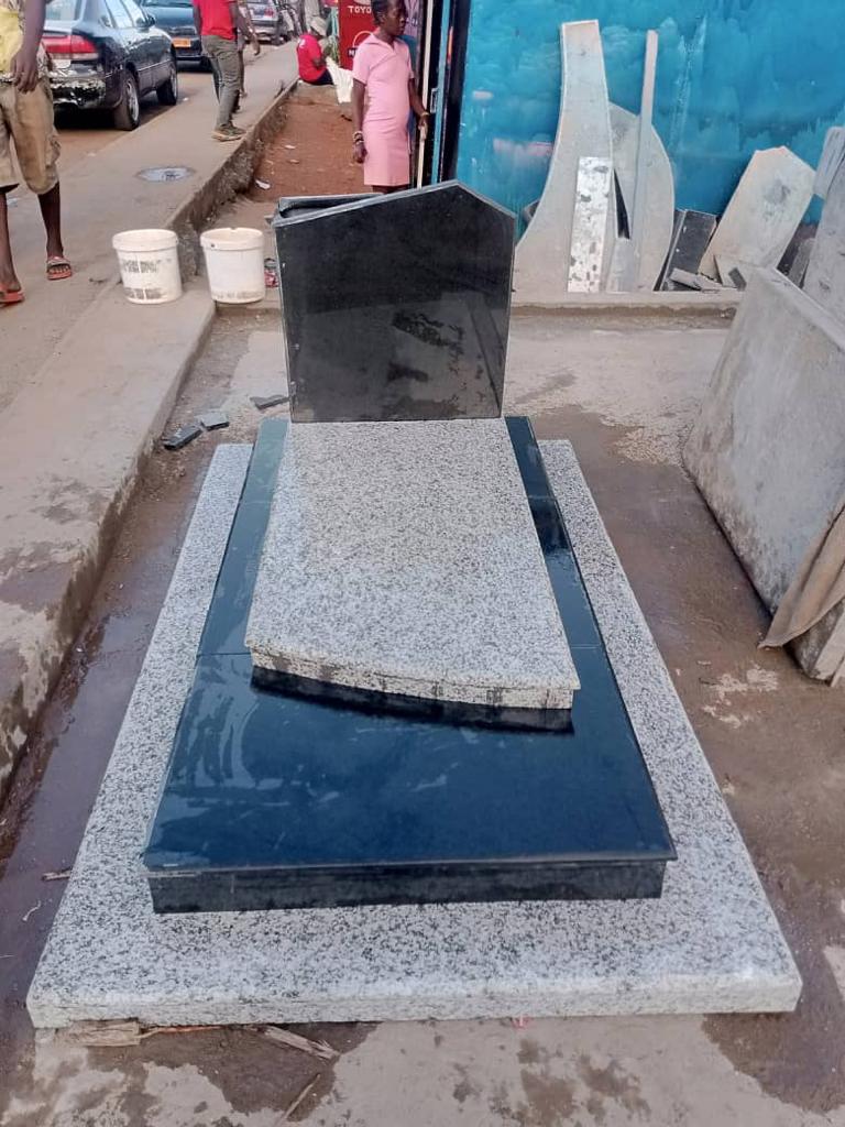 pierre tombale Au Cameroun