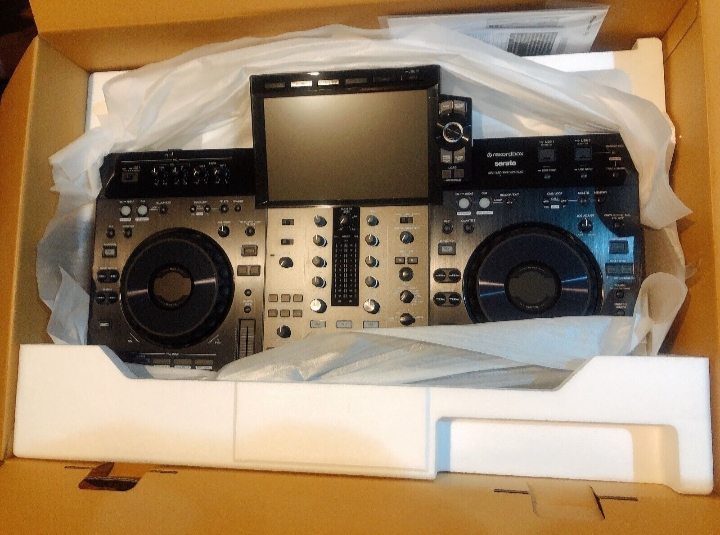 Pioneer CDJ-3000, DJM-A9, DJM-V10-LF, DJM-S11, Pioneer CDJ-2000NXS2, DJM-900NXS2