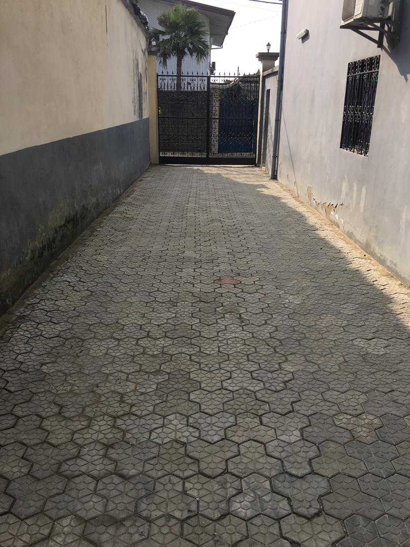 Appartement haut standing dans un immeuble a loué occasion en or à saisir.