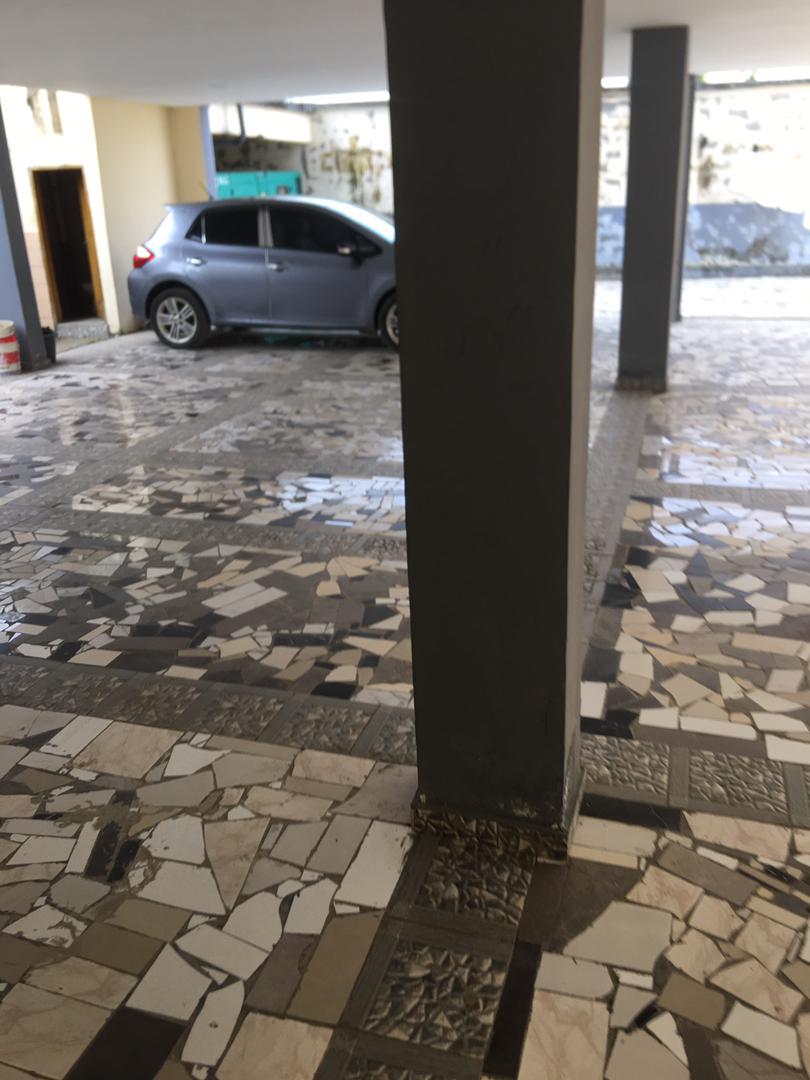 Appartement haut standing dans un immeuble a loué occasion en or à saisir.