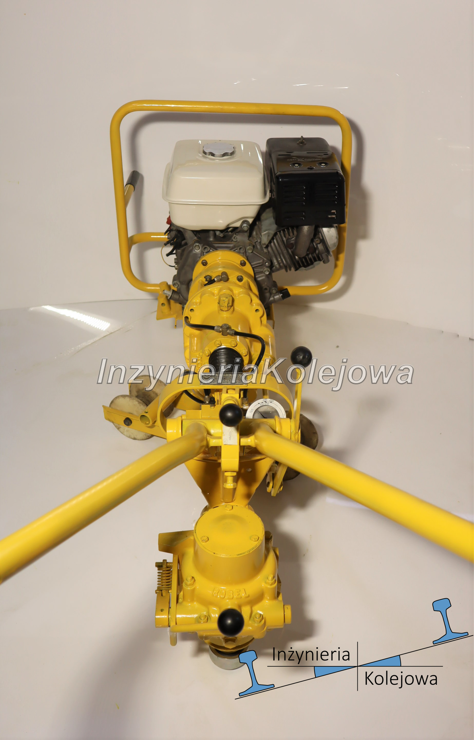 Robel 30.82 Coachscrew machine