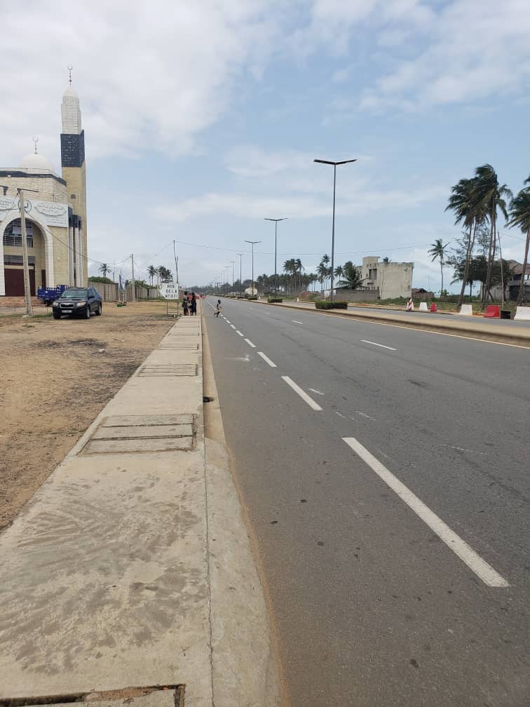 DEUX PARCELLES À FIDJROSSÈ TOGBIN ROUTE DES PÊCHES BIEN POSITIONNÉES