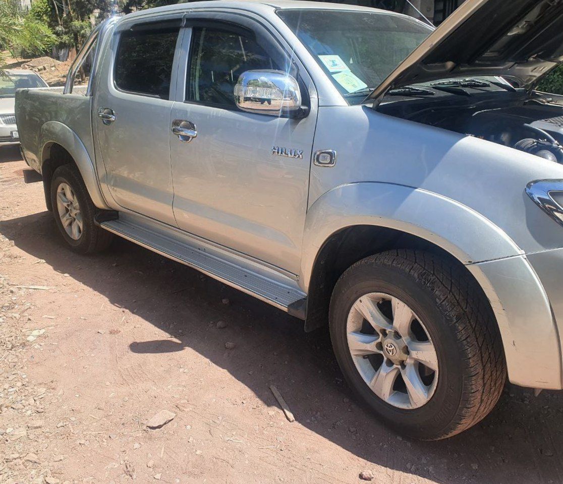 Toyota Hilux Double-Cab 2010 Very Excellent Pickup Car for Sale in Ethiopia Toyota Hilux Double-Cab 2010 Very Excellent Pickup Car for Sale in Ethiopia