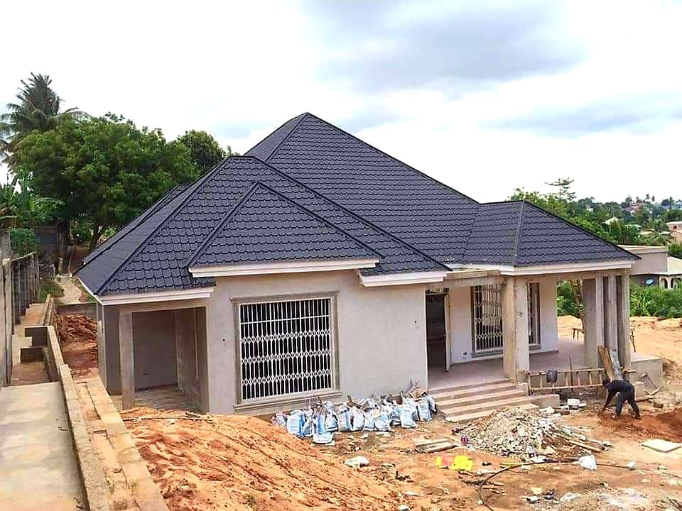 Tôles bacs tuiles lisses ondulées accessoires aluminium socatral charpente et metrobond