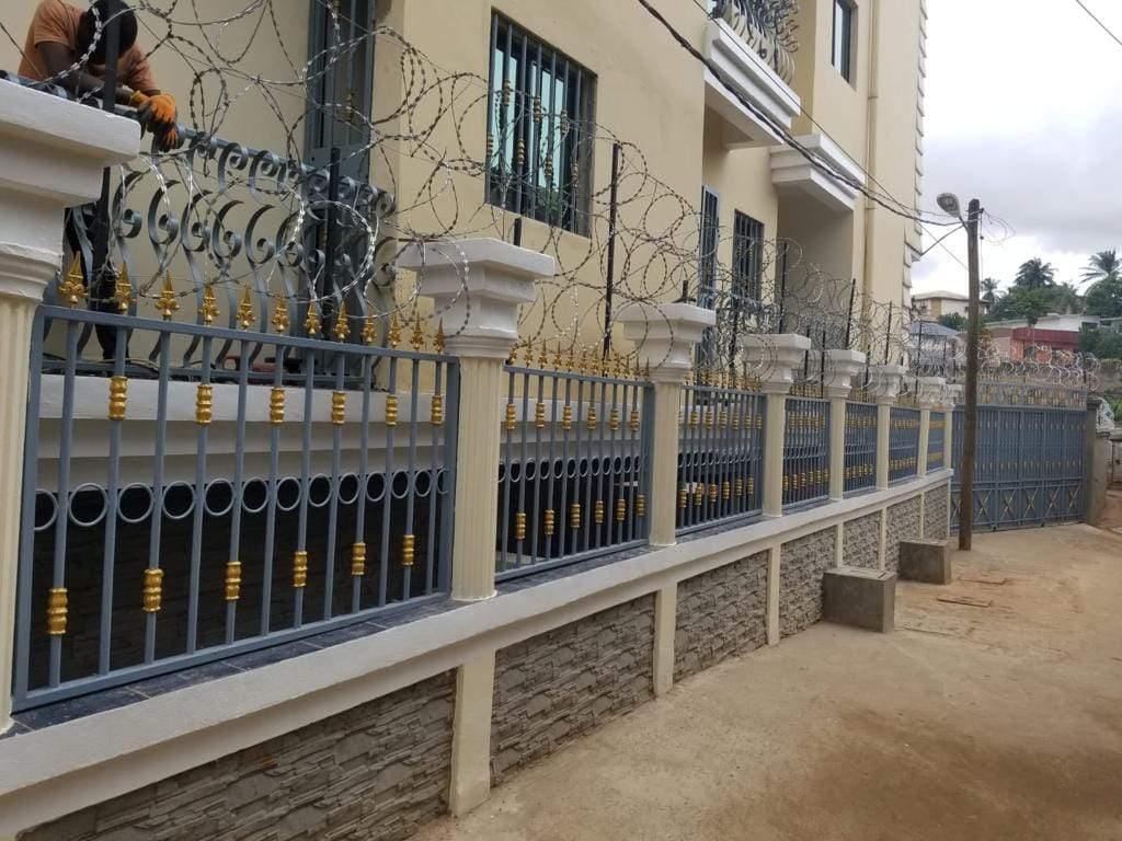 Immeuble haut standing, R+5 à vendre à Dragage Yaoundé, avec tous les équipements et accessoires