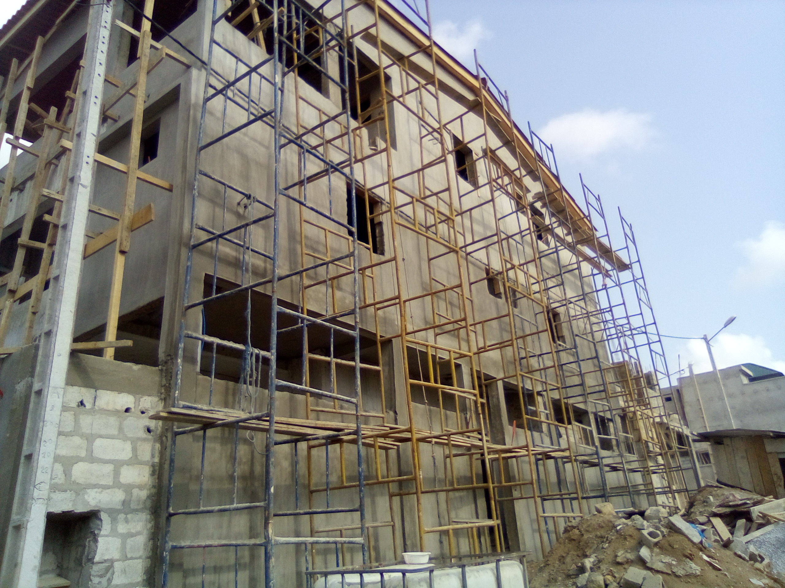 ECHAFAUDAGE ROULANT A LOUER