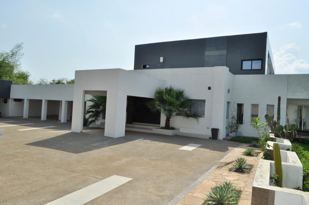 LOMÉ TOGO DOMAINE BATI PLUSIEURS DUPLEX SUR 7000M2