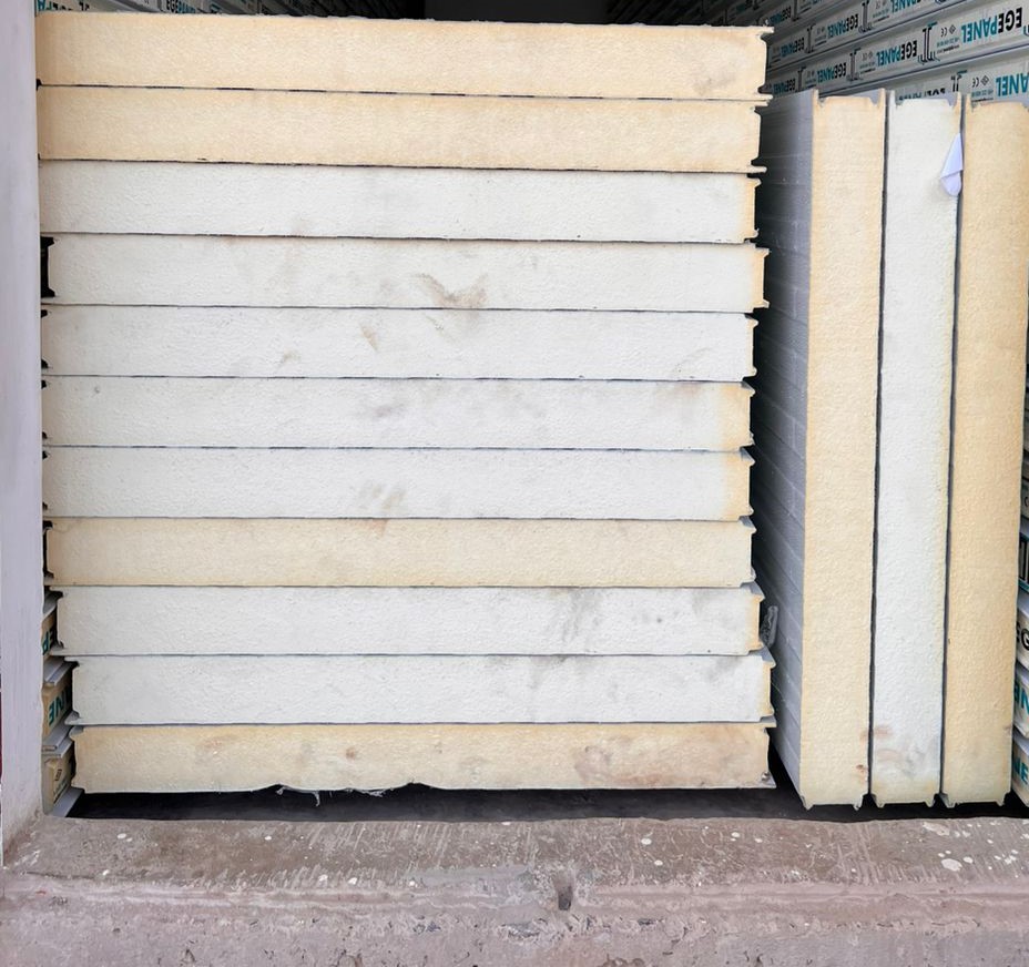 PANNEAU SANDWICH ISOLANT