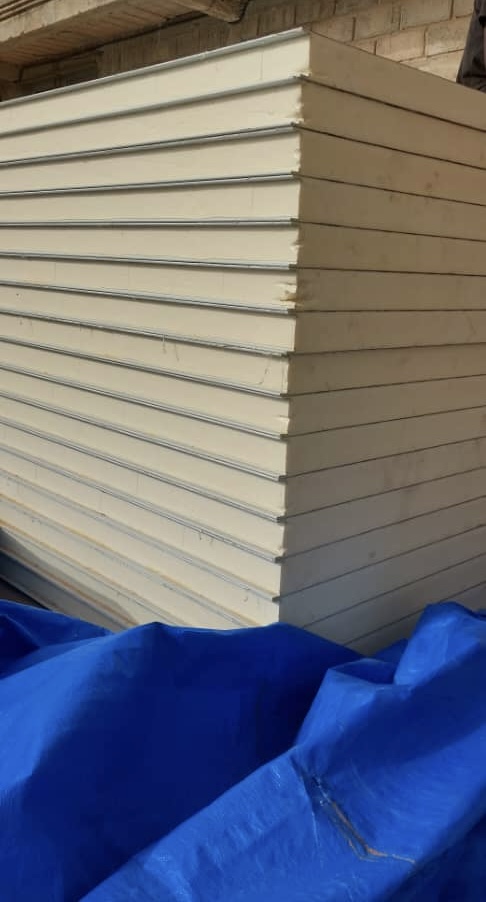 PANNEAU SANDWICH ISOLANT