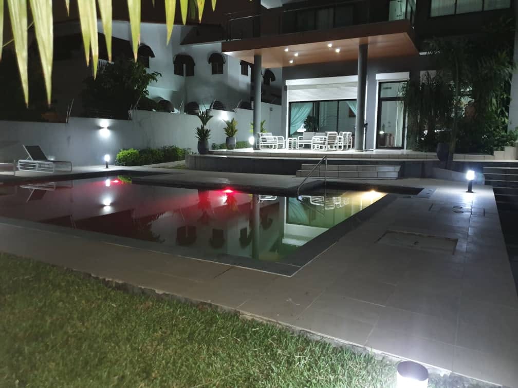 VENTE MAGINFIQUE VILLA TRIPLEX 15 PIECES AVEC SOUS-SOL/ PISCINE SUR 2200M2 AU 2 PLATEAUX VALLONS