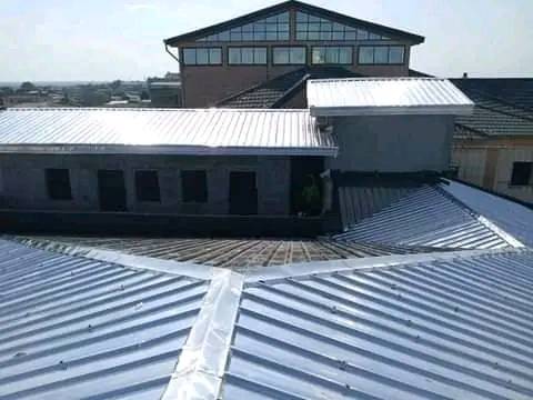 GRANDE SOLDE DE TOLES ET ACCESSOIRES METROBOND ET CHARPENTE