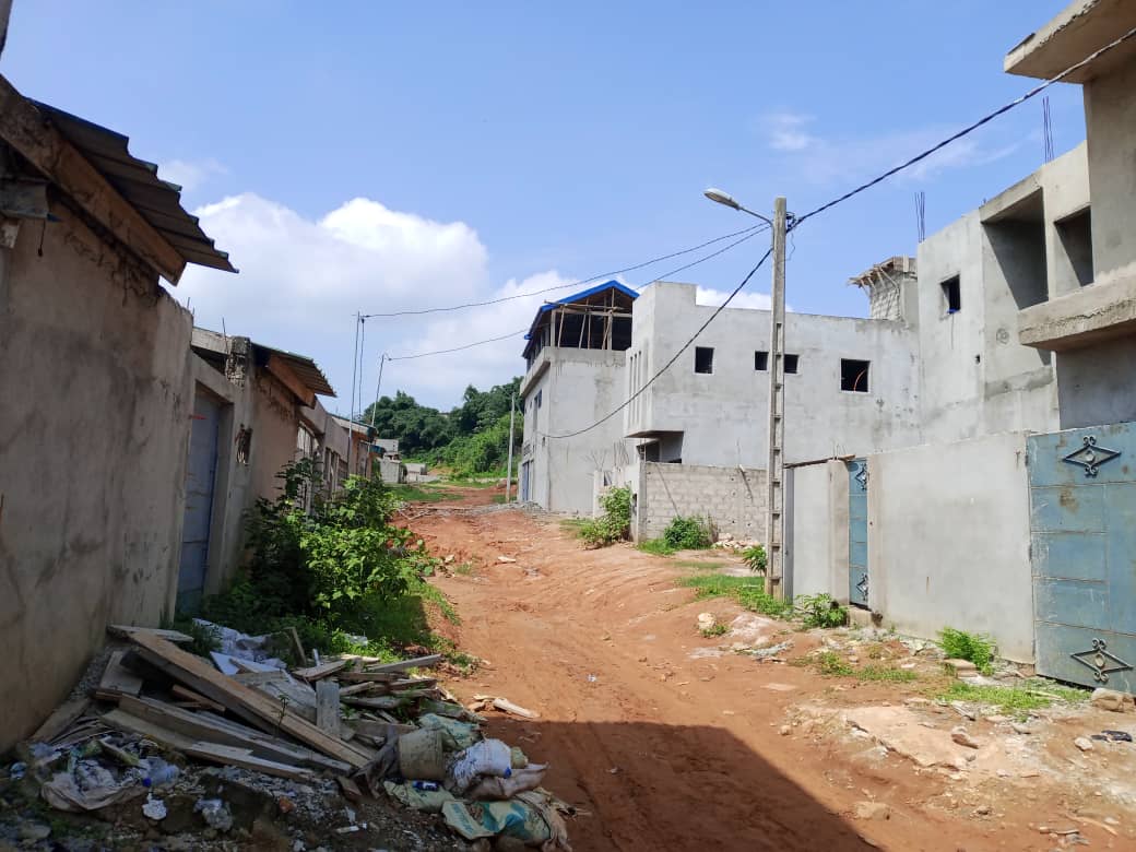 VILLA DUPLEX INACHEVEE 6 PIECES