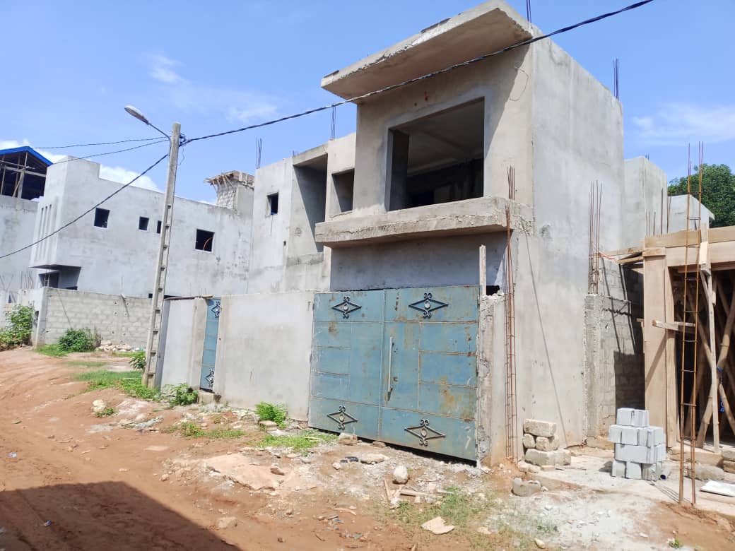 VILLA DUPLEX INACHEVEE 6 PIECES